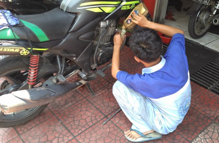 Hal Yang Wajib Diketahui Tentang Oli Motor Panduan Lengkap Untuk Pemilik Kendaraan
