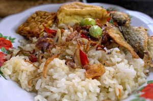 Mengungkap Rahasia Cita Rasa Perbedaan Nasi Liwet Rumahan Dan Warung